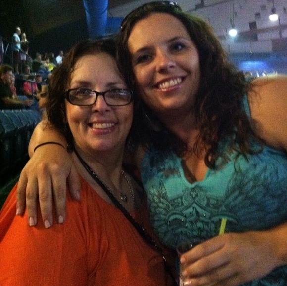 Profile Picture of Tina Shanholt (@tshan1963) on Poshmark