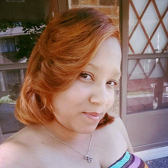 Profile Picture of Latisha Weaver (@latishaweaver) on Poshmark