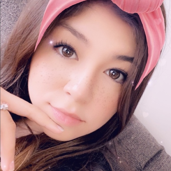 Profile Picture of Daniela Bonilla (@dbonilla799) on Poshmark