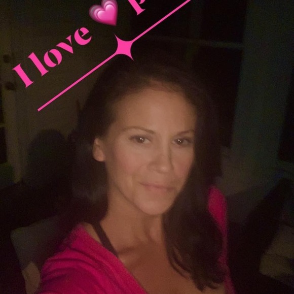Profile Picture of Ivanna Lilly (@ivannalilly) on Poshmark