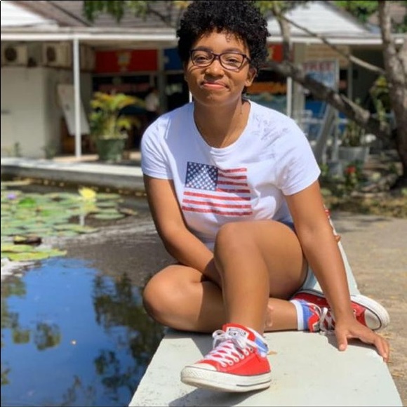 Profile Picture of Isa Chin (@isachinsales) on Poshmark