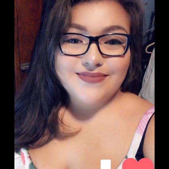 Profile Picture of Carolina Bouska (@squishyypandas) on Poshmark