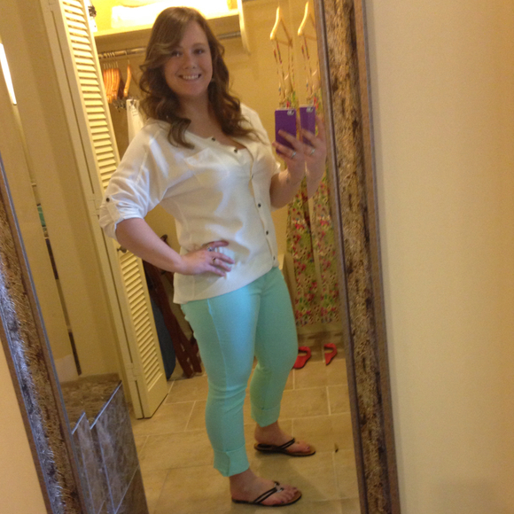 Profile Picture of Amanda Groves (@agroves34) on Poshmark