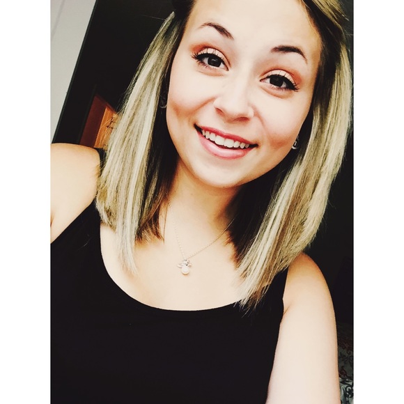 Profile Picture of Mary Sexton (@marybryanne12) on Poshmark