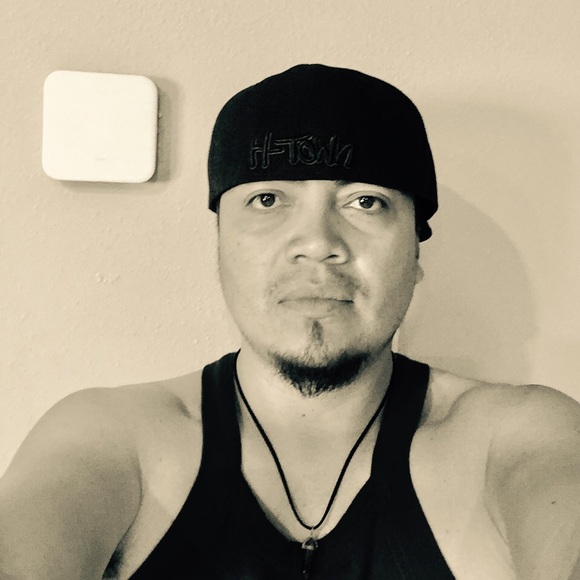 Gil Gilberto - Poshmark Profile Picture of Gil Gilberto (@gilcruz) on Poshmark