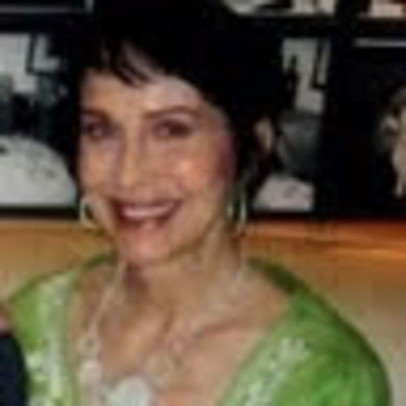 Profile Picture of Julie Blatty (@julieblatty) on Poshmark