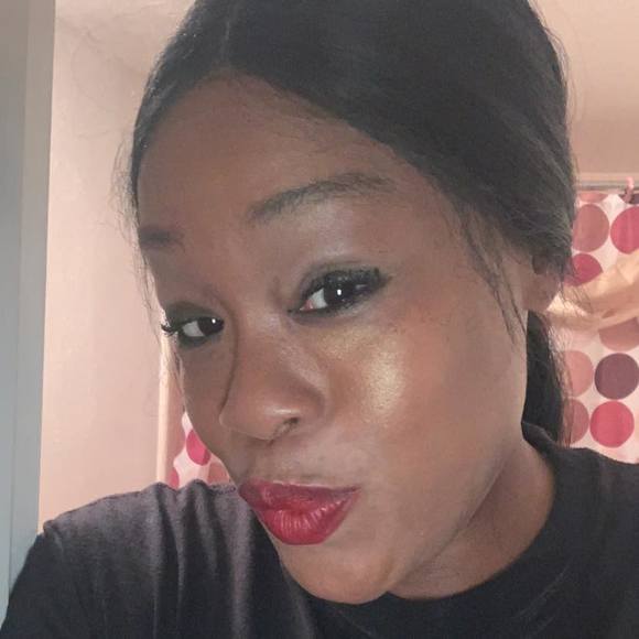 Profile Picture of Kendell Scroggins (@kendellthatsme) on Poshmark