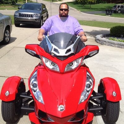 Profile Picture of Kyle Tucker (@KyleisMrGrnEyes) on Twitter
