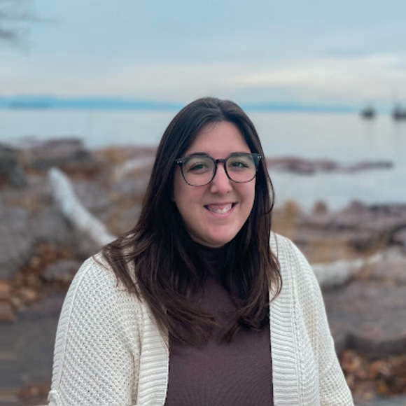 Profile Picture of Rebecca Kuttner (@rkuttner324) on Poshmark