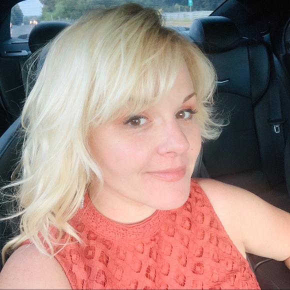 Profile Picture of Sabrina Wozny (@sabrinawozny) on Poshmark