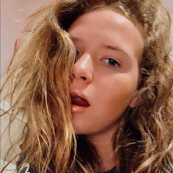 Profile Picture of Noel Hackett (@noel_hackett) on Poshmark