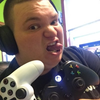 Profile Picture of Jonathan Bialas (@Mr_Flufferton) on Twitter