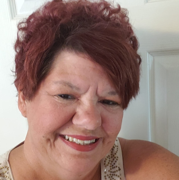 Karen Stumbo - Poshmark Profile Picture of Karen Stumbo (@karenstumbo) on Poshmark