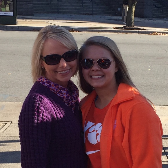 Profile Picture of Taylor Pruitt (@taylorpruitt10) on Poshmark