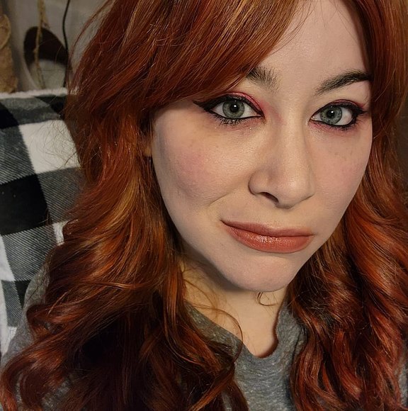 Profile Picture of Caitlin Ayers (@caitlin_ayers) on Poshmark