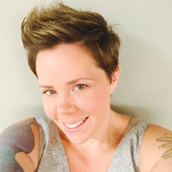 Profile Picture of Tina Canupp (@tinamaranda) on Poshmark