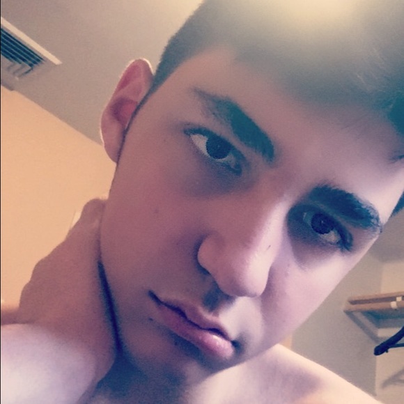 Profile Picture of Claudio Lanza (@clanza99) on Poshmark