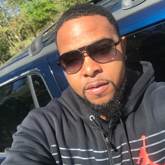 Profile Picture of Nick Sampson (@nicholas45) on Poshmark