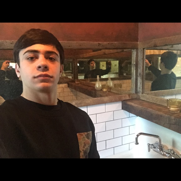 Profile Picture of Anthony Castagliola (@castag58) on Poshmark