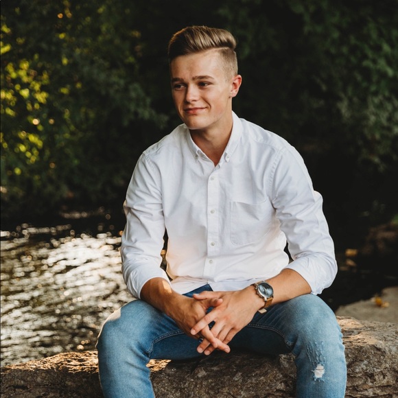 Profile Picture of Jon Waggoner (@jonswaggoner) on Poshmark