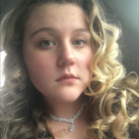 Profile Picture of Mckenna Marshall (@goodvibes898) on Poshmark