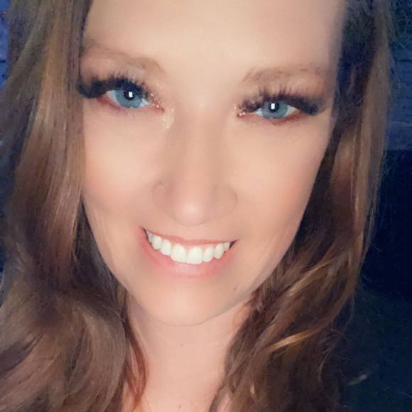 Profile Picture of Danese Johannsen (@pinkyrae27) on Poshmark