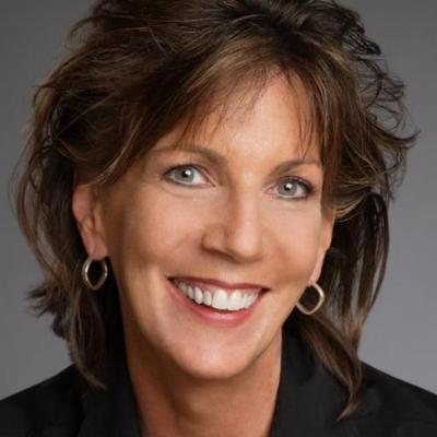 Profile Picture of Lori Martinek (@mindingherbiz) on Twitter