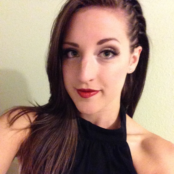 Profile Picture of Amy Prentice (@aprenticec) on Poshmark
