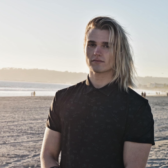 Profile Picture of Leland Yonkers (@lelandyonkers) on Poshmark