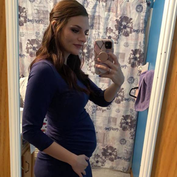 Profile Picture of Samantha Durkot (@sdurkot) on Poshmark