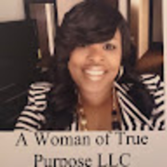 Profile Picture of Tracie Brown (@idescribebeauty) on Poshmark