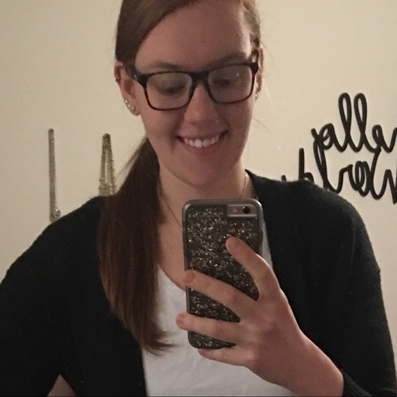 Julia Houpt - Poshmark Profile Picture of Julia Houpt (@jhoupt18) on Poshmark