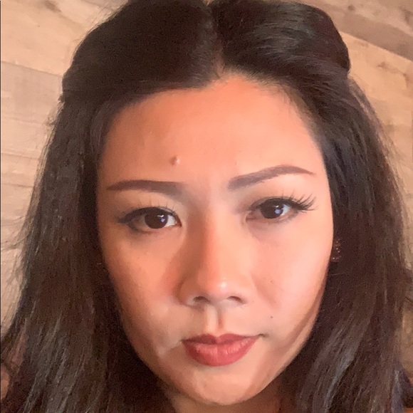 Profile Picture of Hien Luong (@hlng7996050) on Poshmark