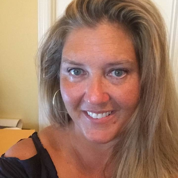 Profile Picture of Stacie Taylor-walton (@rwaltonsmtn) on Poshmark