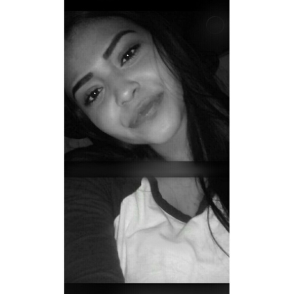 Profile Picture of Lezliee Irigoyen (@lezlieeirigoyen) on Poshmark