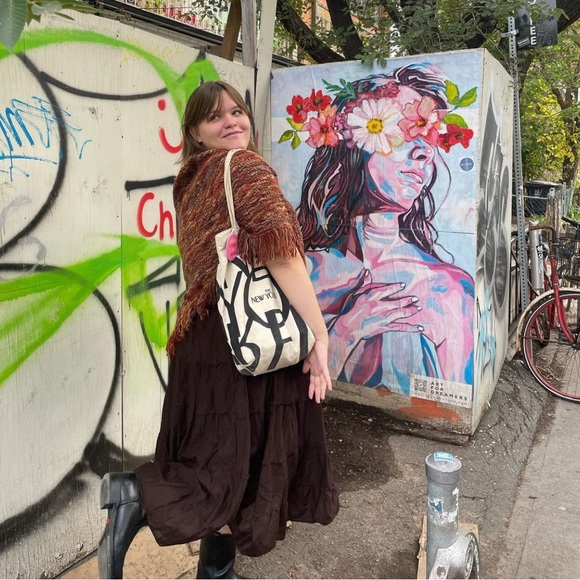 Profile Picture of Anna Geisler (@annadanerd) on Poshmark