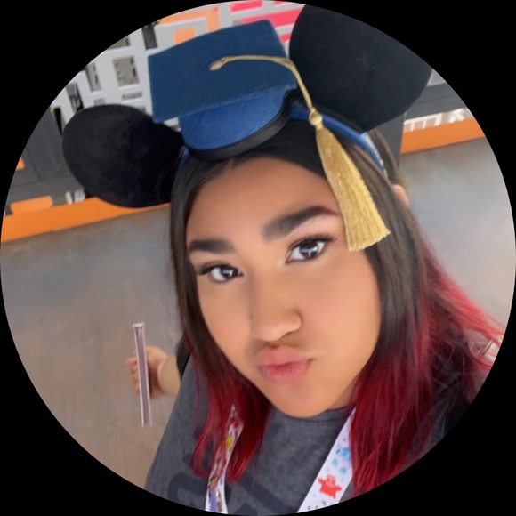 Profile Picture of Miranda Alvarez (@alvarez07132005) on Poshmark