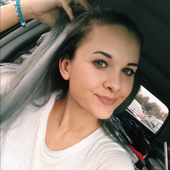 Profile Picture of Ash Bruney (@aashbruney) on Poshmark