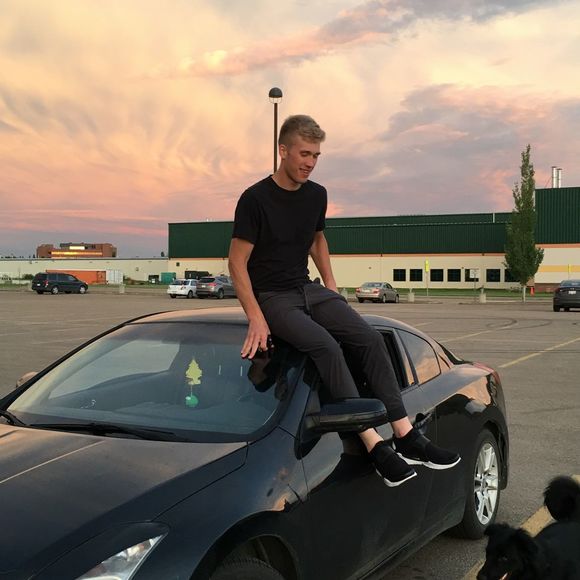 Profile Picture of Markis Banek (@markis5) on Poshmark