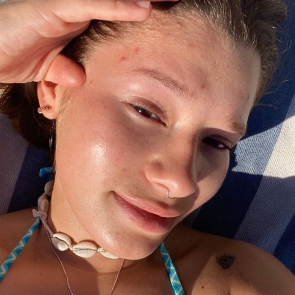 Profile Picture of Dani Castro (@danimunozc) on Poshmark