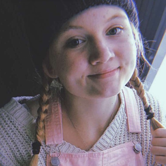 Profile Picture of Jenna Case (@jennacase33) on Poshmark