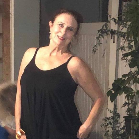 Profile Picture of Barbara Angier (@barbaraangier) on Poshmark