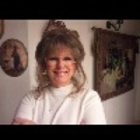 Profile Picture of Donna Evans (@dmevans) on Poshmark