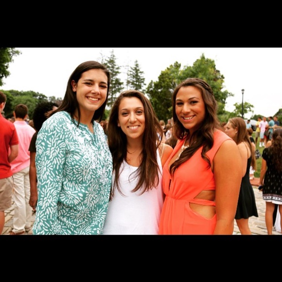 Profile Picture of Lauren Condoleo (@laurenc4) on Poshmark