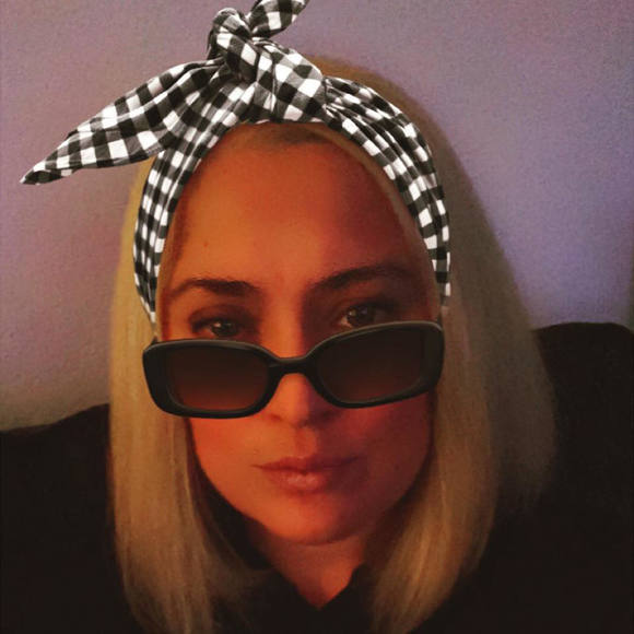 Profile Picture of Corina Lucaciu (@medias01) on Poshmark