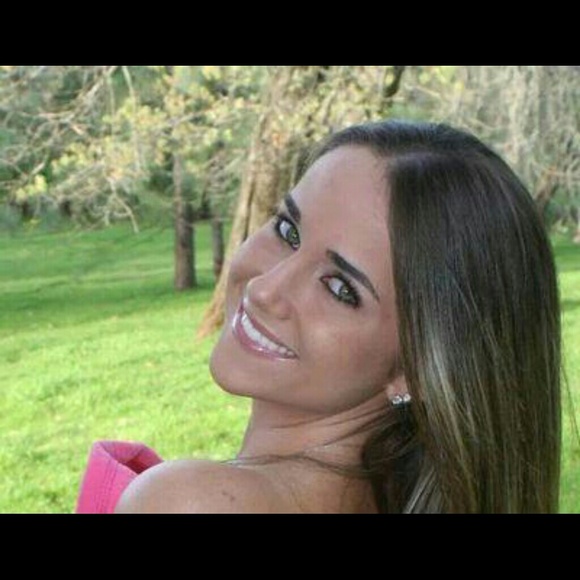 Profile Picture of Shanine Jones (@shanine99) on Poshmark