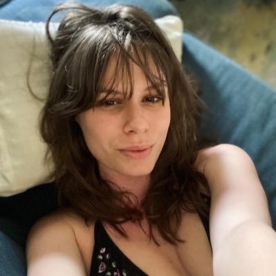 Profile Picture of Amandarollyson (@amandarollyson) on Twitter