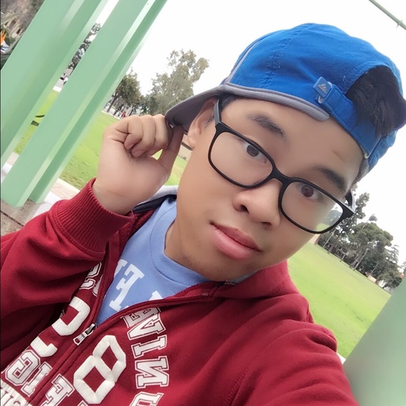 Profile Picture of John Nguyen (@johntran354) on Poshmark