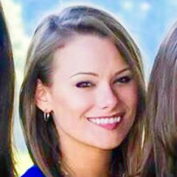 Profile Picture of Emily Nangle (@emilynangle) on Poshmark