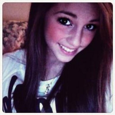 Profile Picture of Laura Sixx (@Justin_and_Laur) on Twitter